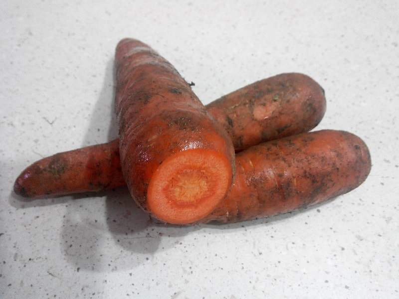 как обрезать морковь для хранения на зиму