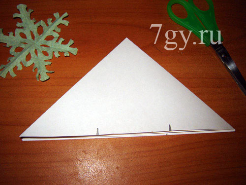 Как сделать снежинку из бумаги