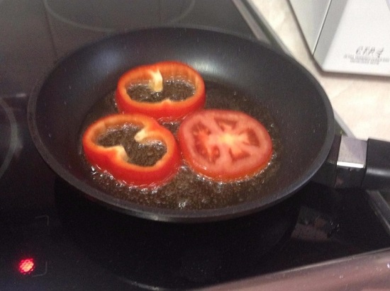 Свежие томаты жарим