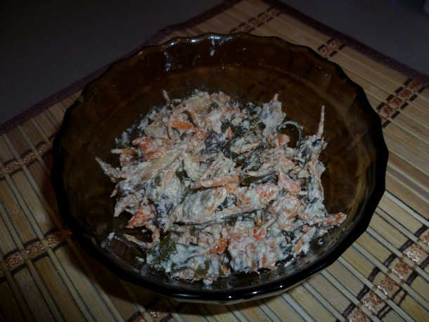 Салат с морской капустой и шампиньонами