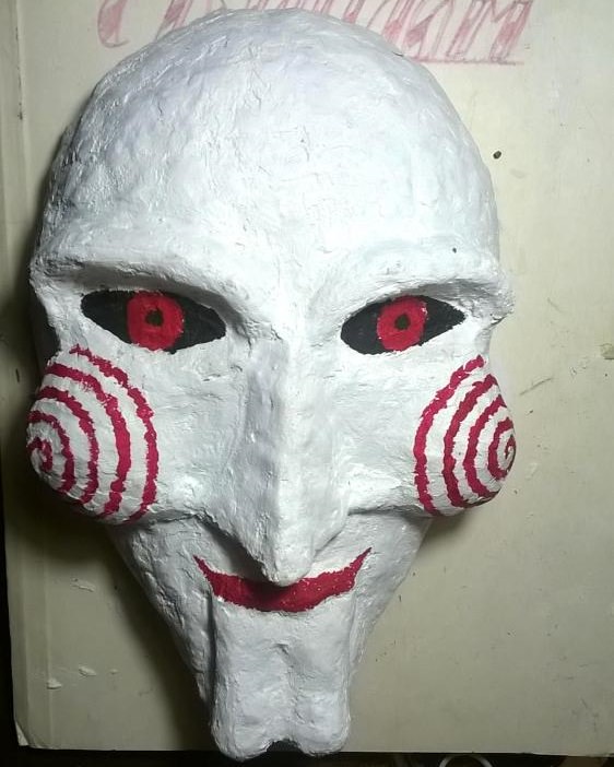 Покраска африканской маски для декорации интерьера