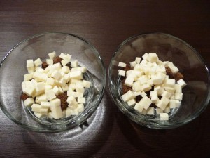 салат с сухариками и сыром - 2й слой