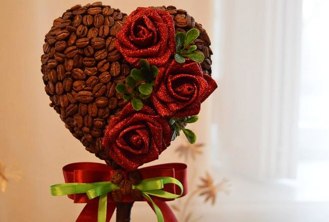 Кофейное дерево - милый подарок на день всех влюбленных, международный женский день, или просто романтичный подарок любимому человеку
