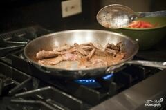 «Салат с жареным мясом» - приготовления блюда - шаг 7