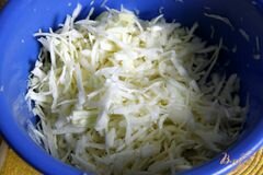 «Салат из капусты, огурца и колбасы» - приготовления блюда - шаг 1