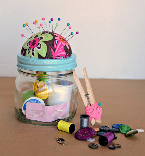 sewing-kit-gift-in-a-jar