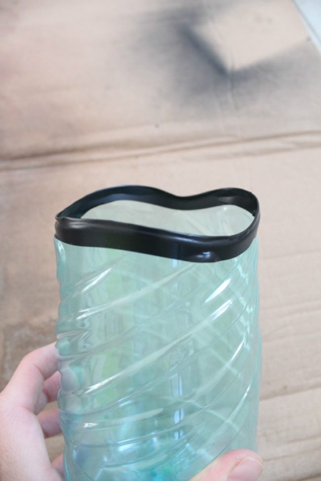 vaza-iz-plastikovoj-butylki-25