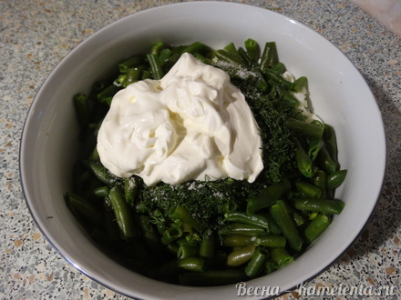 Приготовление рецепта Салат из зелёного горошка с яйцом шаг 13