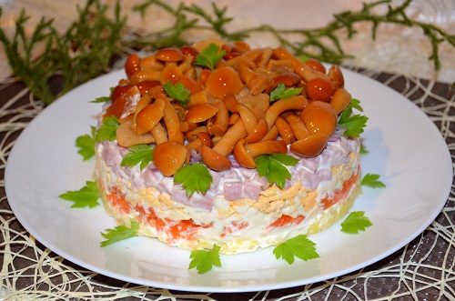 Салат с маринованными опятами и ветчиной рецепт