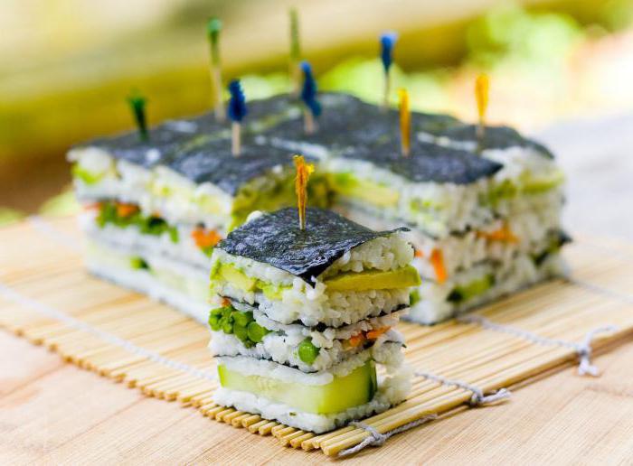 салат торт суши слоями