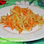 Пикантный салат из кабачка с морковью
