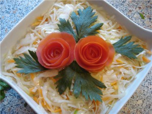 вкусный салат из свежей капусты