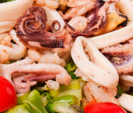 Средиземноморский салат из морепродуктов