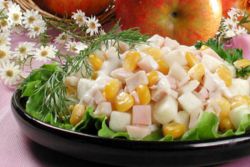 салат с кальмарами рецепт с кукурузой