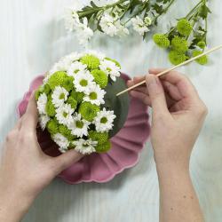 easy-creative-diy-floral-arrangement2b