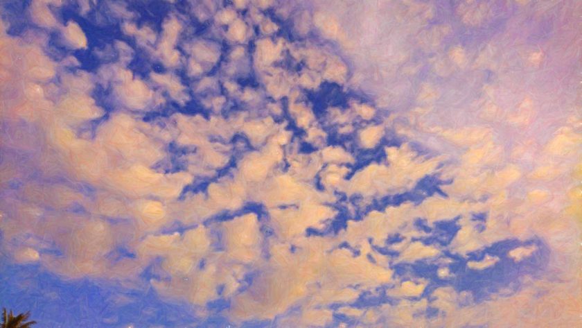 Синее небо и облака под действием грибов