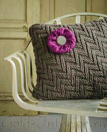 Подушка, сделанная своими руками из вязаного свитера