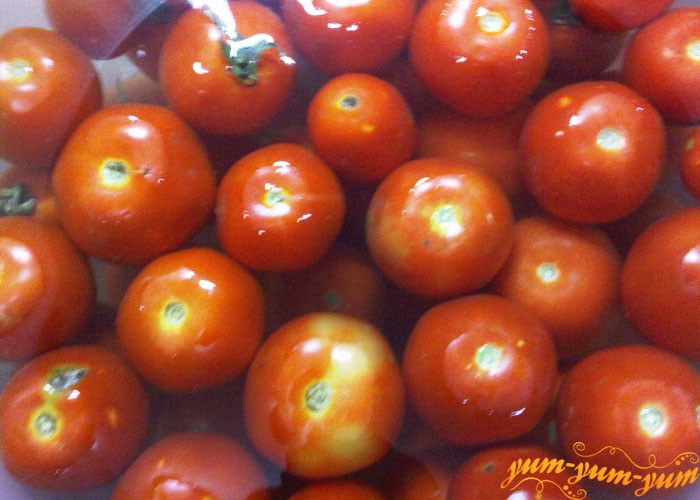 Отбираем целые спелые помидоры