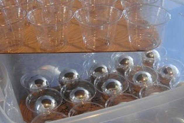 хранение мелочей: Пластиковые стаканчики для ёлочных шаров