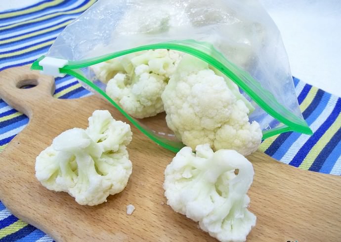 Заморозка цветной капустыв обычной бытовой морозилке – наиболее удобный и простой способ сохранения урожая этой ценной овощной культуры