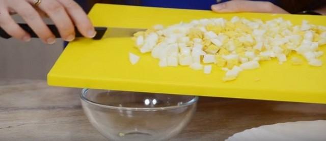 Салаты с крабовыми палочками - 12 рецептов простых и вкусных салатов: с фото и видео