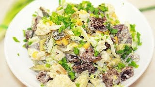 Салат из пекинской капусты, с кукурузой и сухариками