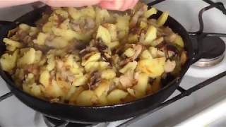 Жареная картошка с салом и грибами.