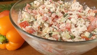 Салат с курицей, огурцом и помидорами / Просто и вкусно