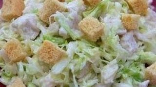 Витаминный салат из свежей капусты с курицей и сыром.