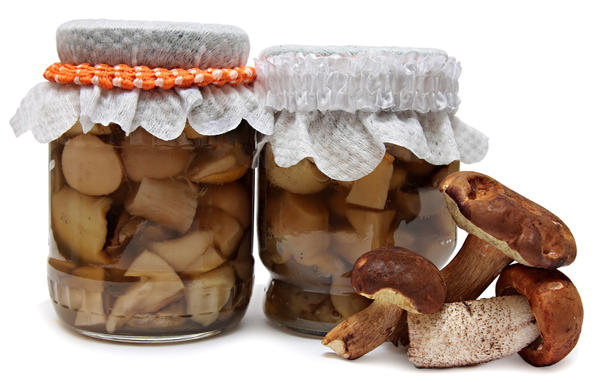 Маринуя грибы, не забывайте о мерах профилактики ботулизма