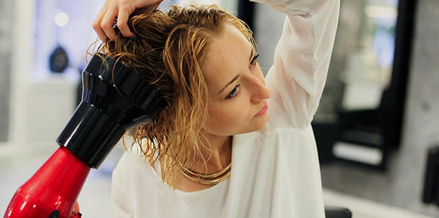 Как профессионально уложить короткие волосы феном в домашних условиях