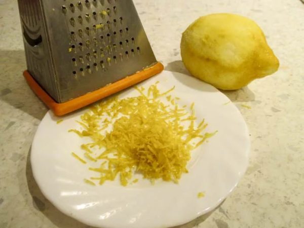 Подготовленная лимонная цедра