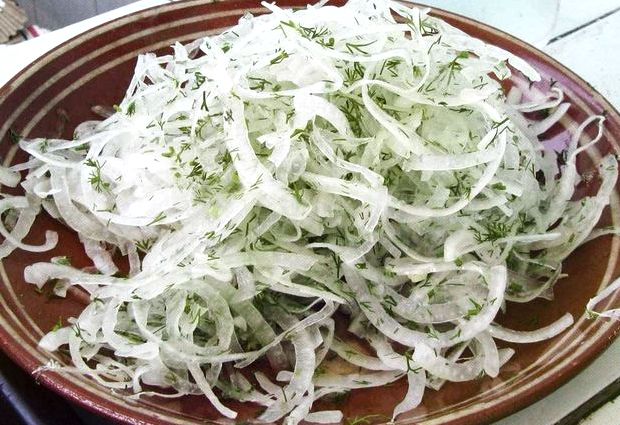 Как мариновать лук в уксусе быстрый рецепт для салата