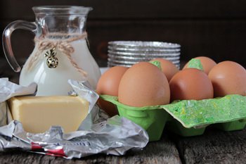 Ингредиенты для приготовления омлета как в детском саду