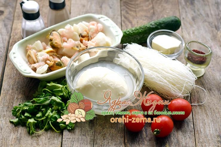 Салат с фунчозой и морепродуктами: рецепт в домашних условиях