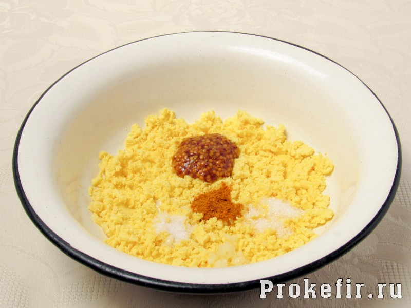 Салат с куриной грудкой и огурцами свежими сыром яйцом и кефирным соусом: фото 2