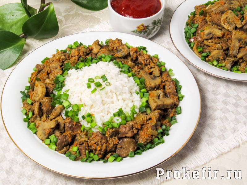 Теплый салат с куриной печеню и грибами с овощами и кефирным соусом: фото 6