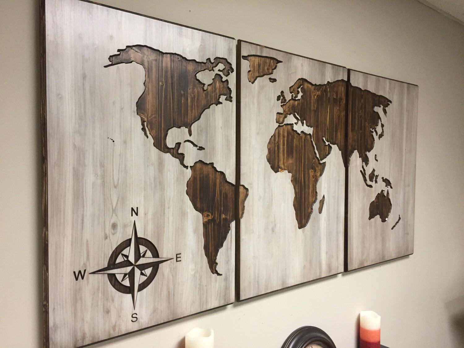Декоративное панно с картой мира