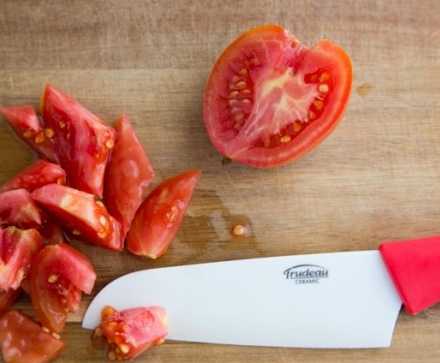 Как резать помидоры в салат
