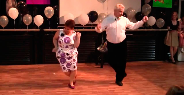 Дядя Миша и тетя Валя танцуют